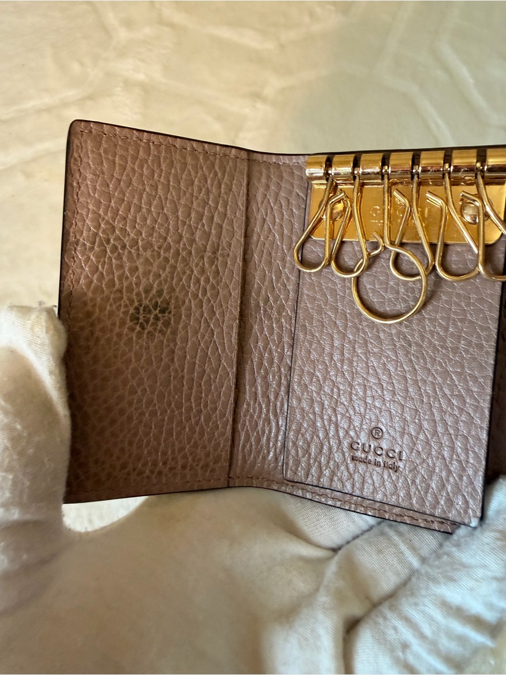 Gucci GG Marmont 6 ring Key Case. - Picture 6 of 16
